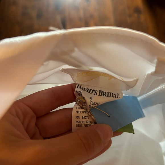 Wedding dress - Picture 3 of 4